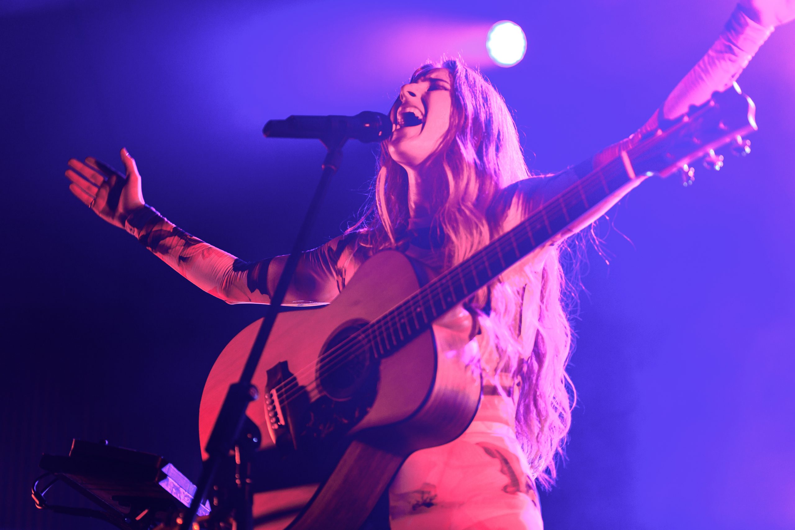 Vera Blue Roundhouse